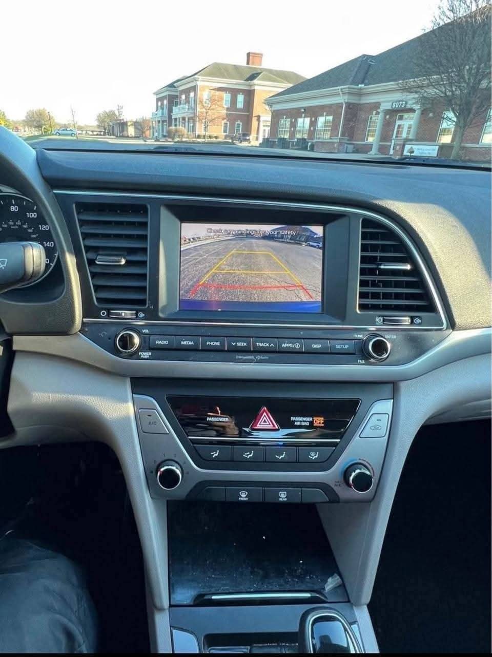 
								2017 Hyundai Elantra full									