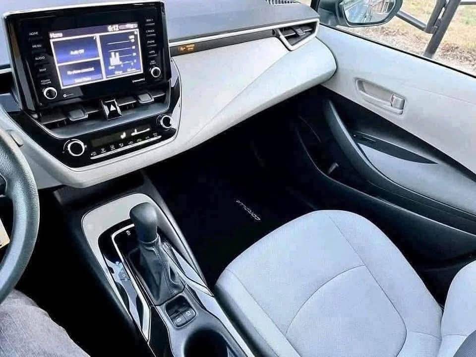 
								2022 Toyota Corolla LE full									