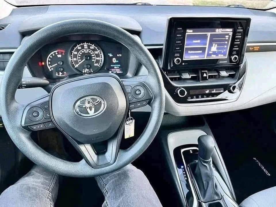 
								2022 Toyota Corolla LE full									