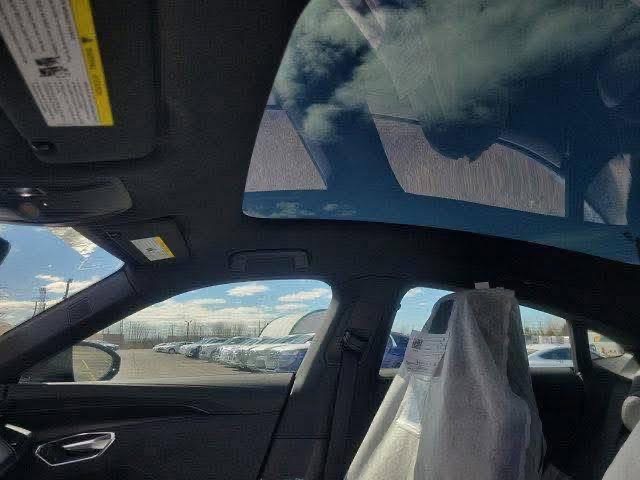 
								2023 Audi e-tron GT Premium Plus full									