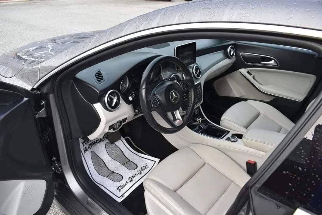 
								2016 Mercedes Benz full									