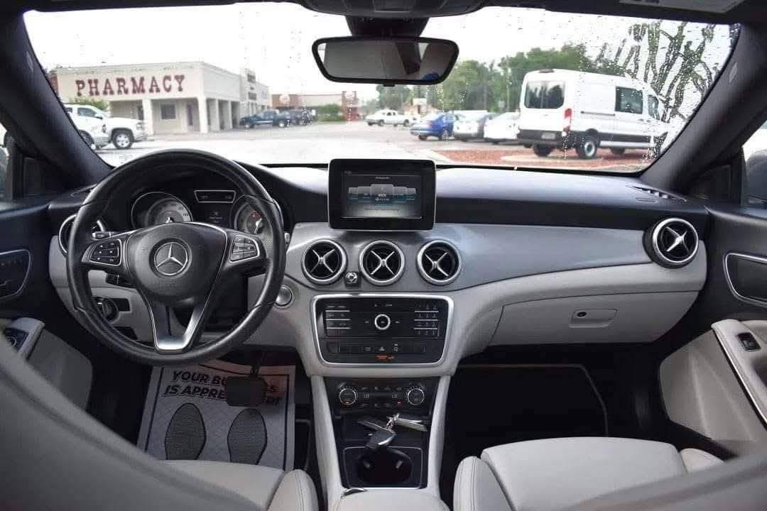 
								2016 Mercedes Benz full									