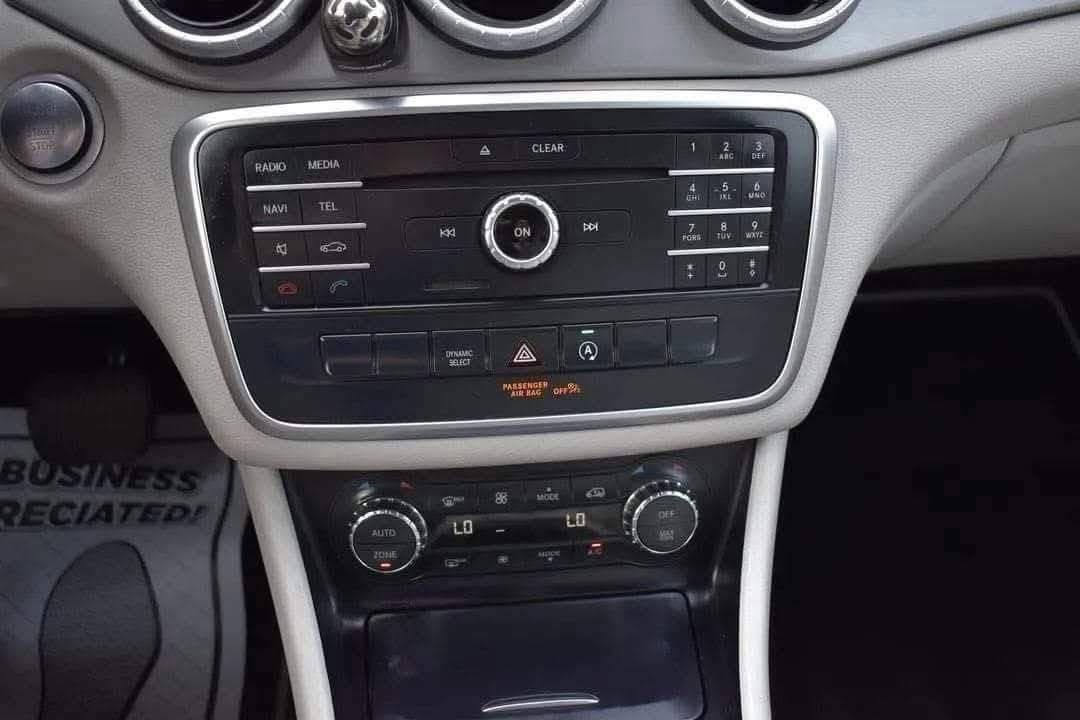 
								2016 Mercedes Benz full									