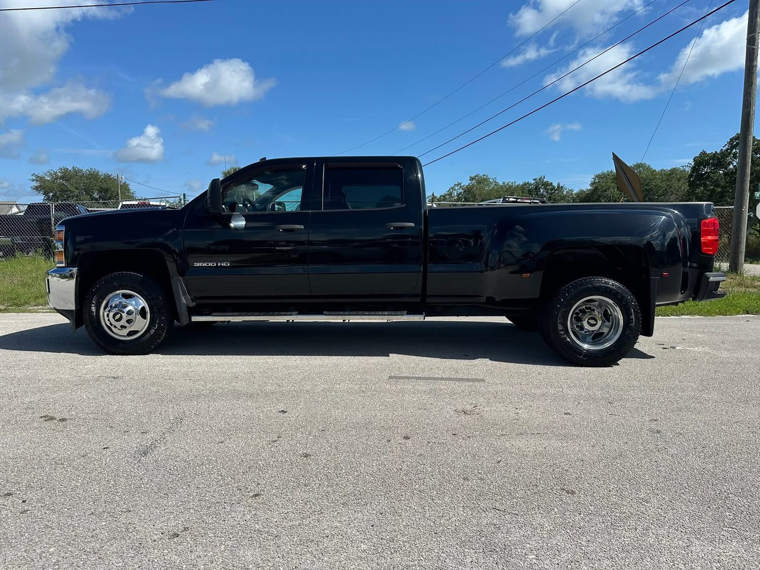 
								2015 Chevrolet 3500 LT 4×4 full									