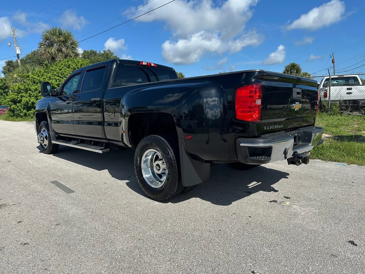 
								2015 Chevrolet 3500 LT 4×4 full									