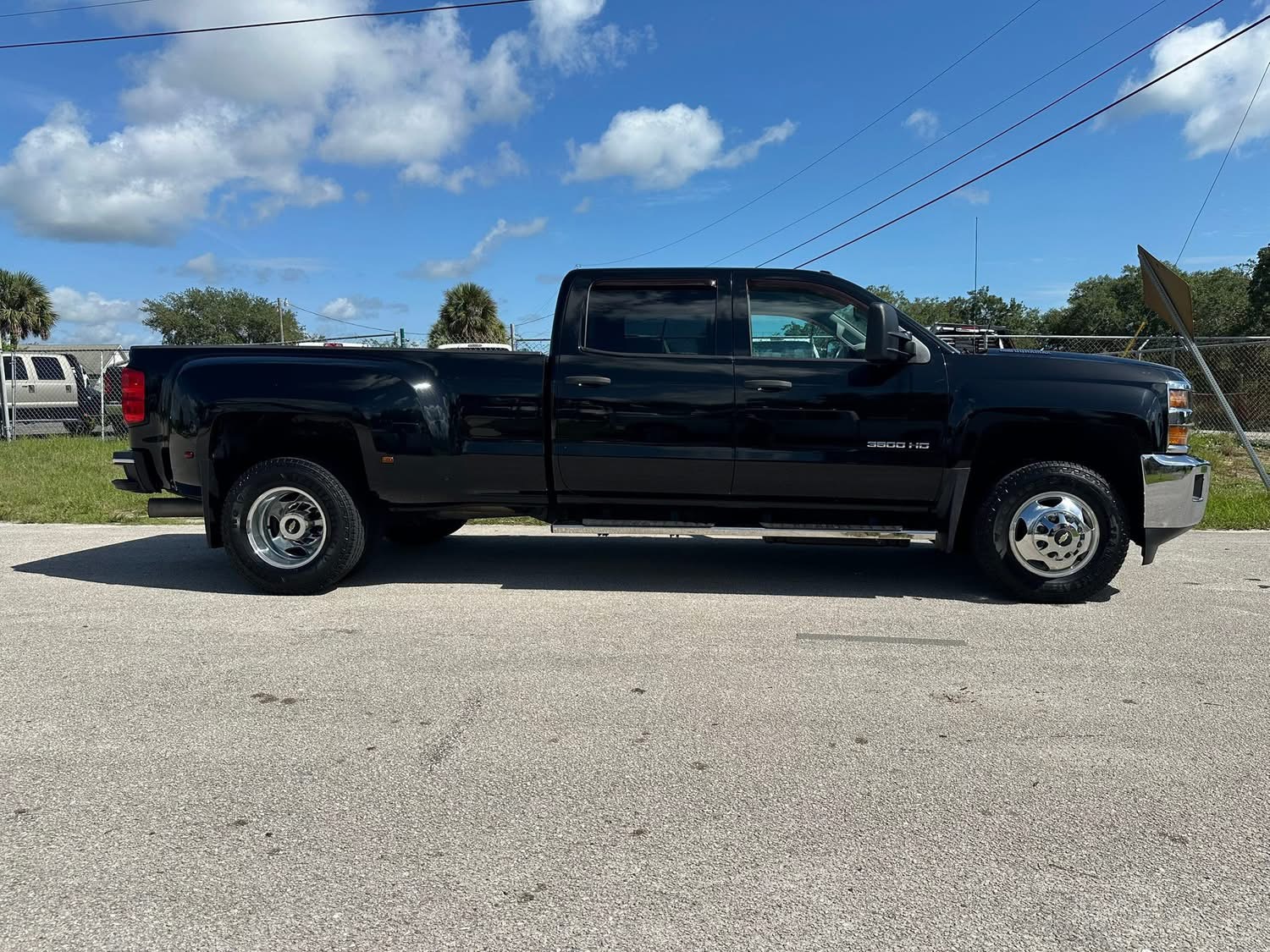 
								2015 Chevrolet 3500 LT 4×4 full									