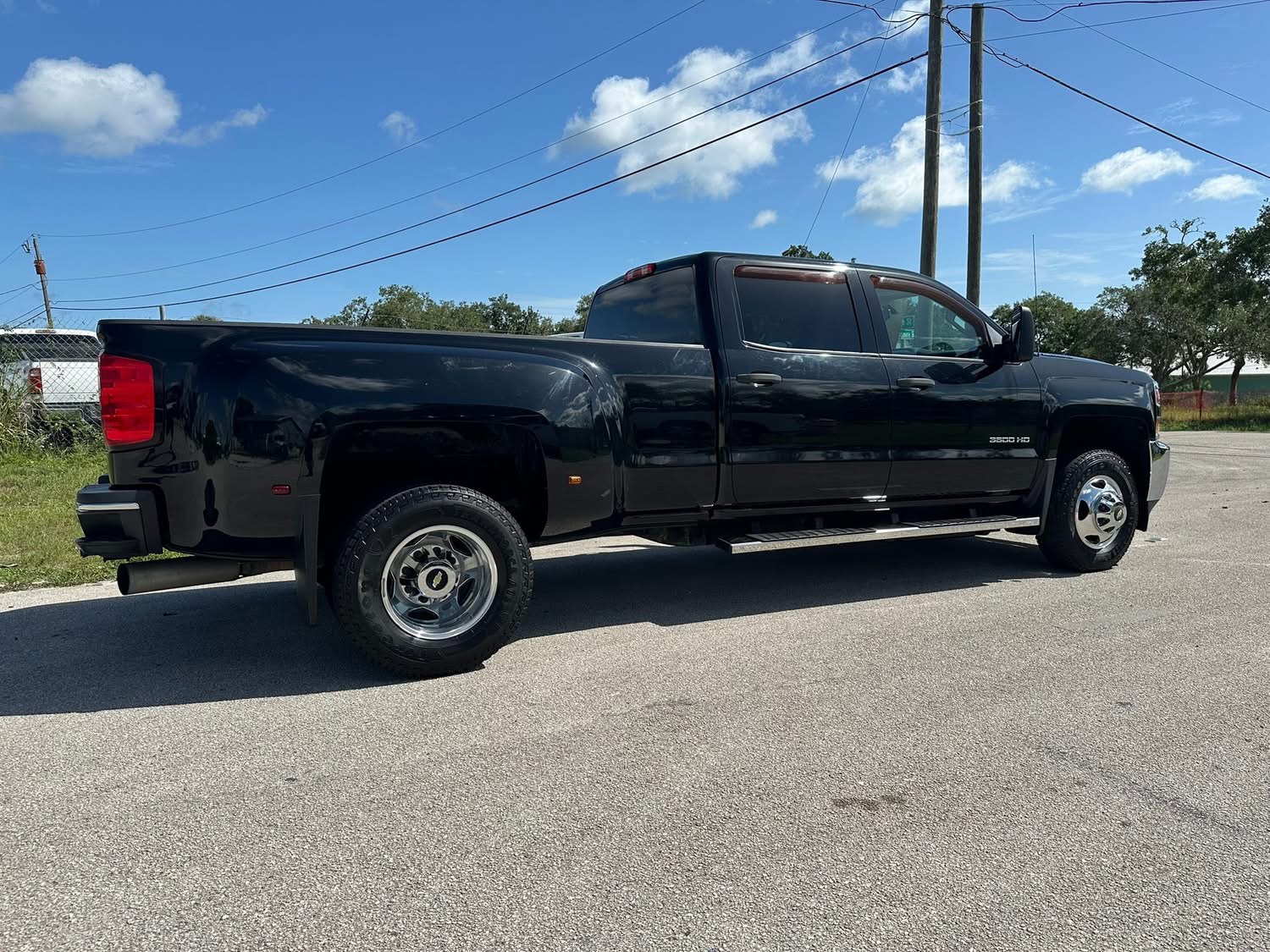 
								2015 Chevrolet 3500 LT 4×4 full									