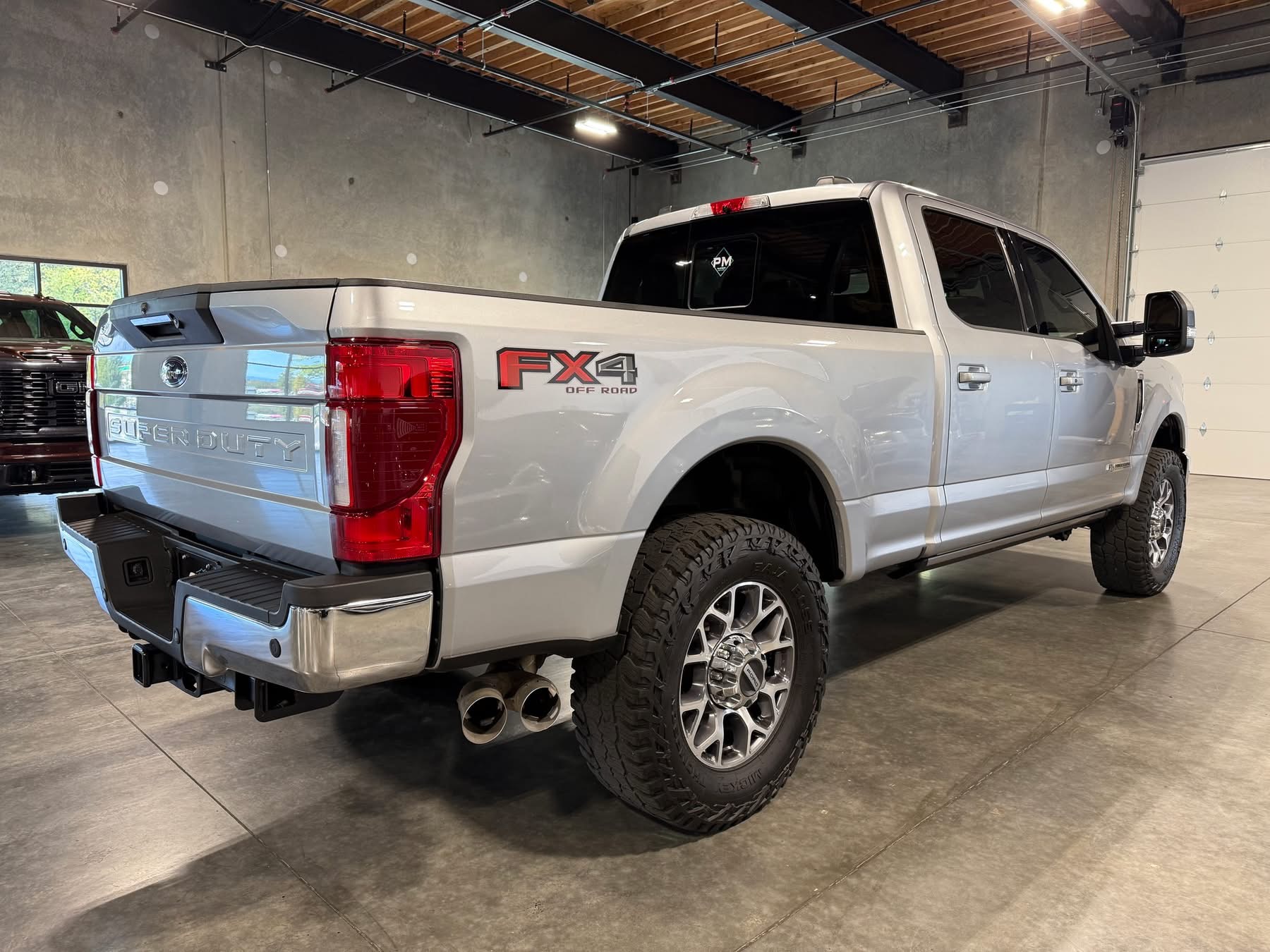 
								2022 FORD F-350 LARIAT ULTIMATE full									
