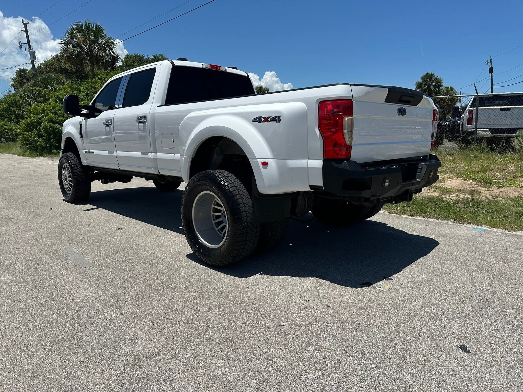 
								2022 Ford super duty F350 full									