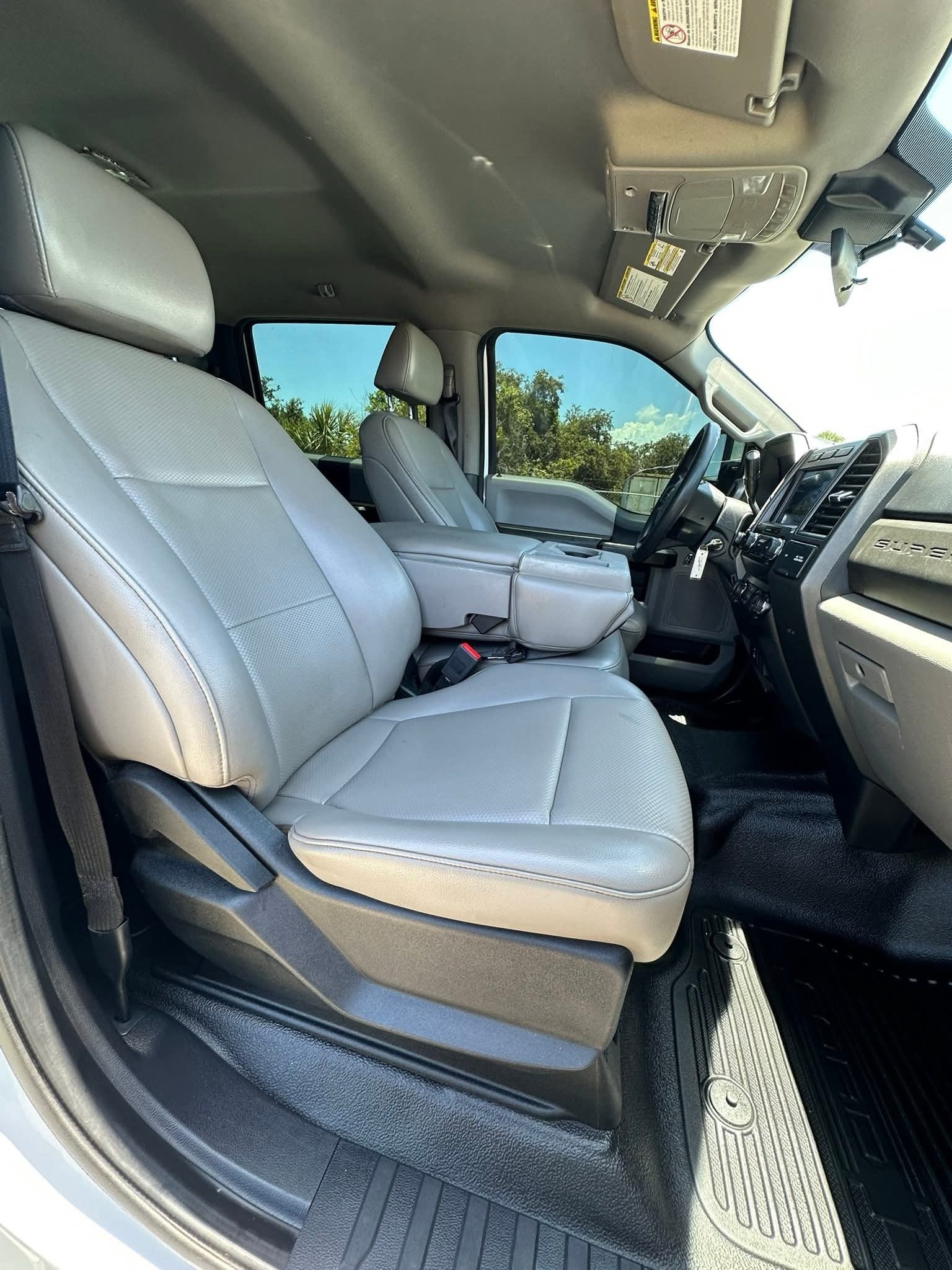 
								2022 Ford super duty F350 full									