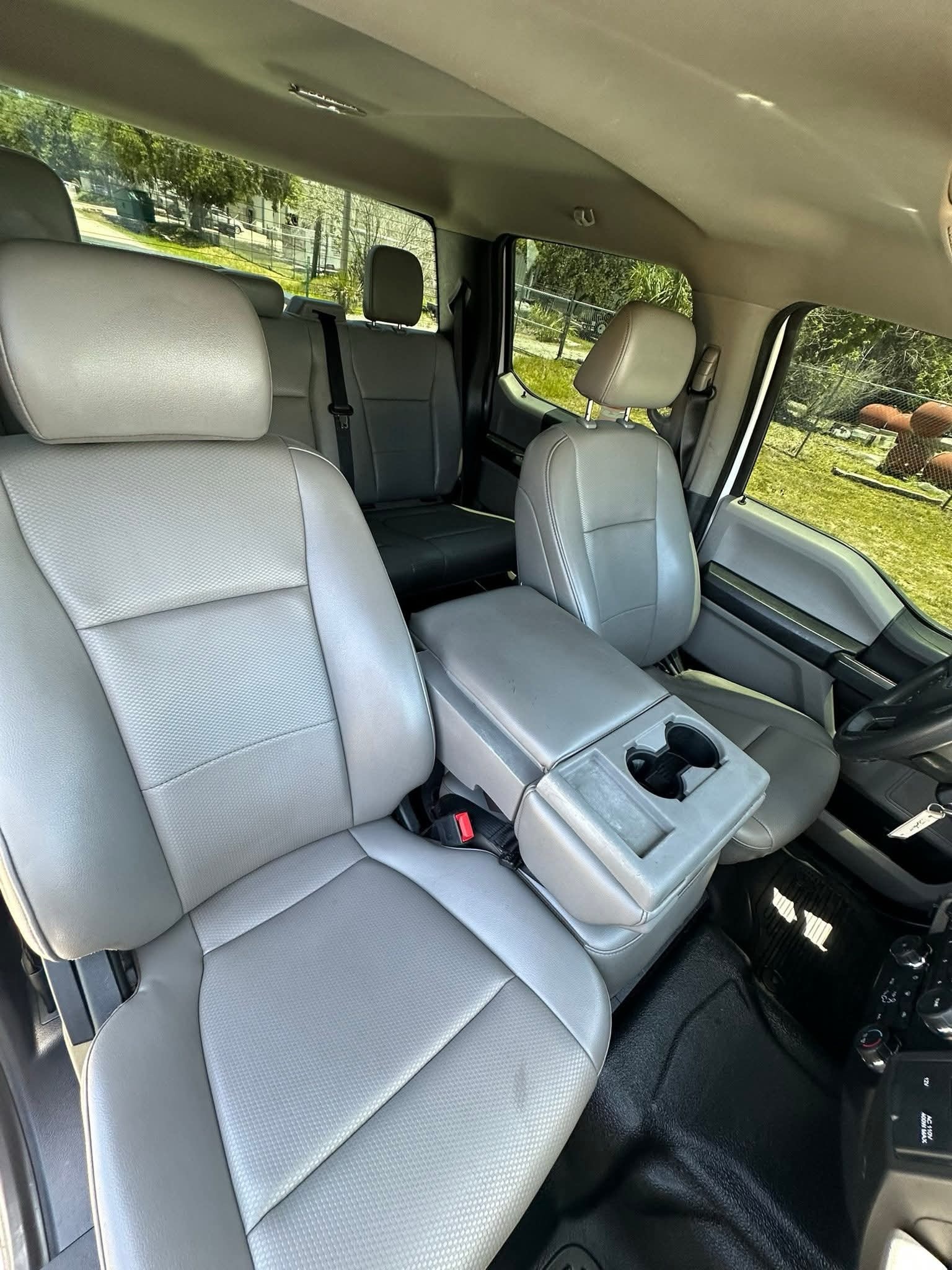 
								2022 Ford super duty F350 full									