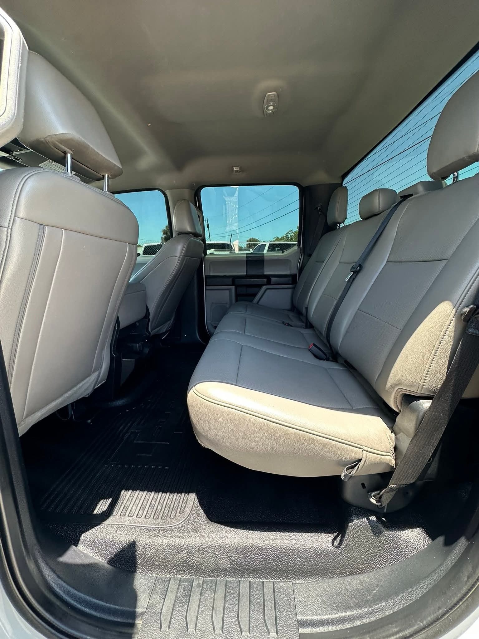 
								2022 Ford super duty F350 full									