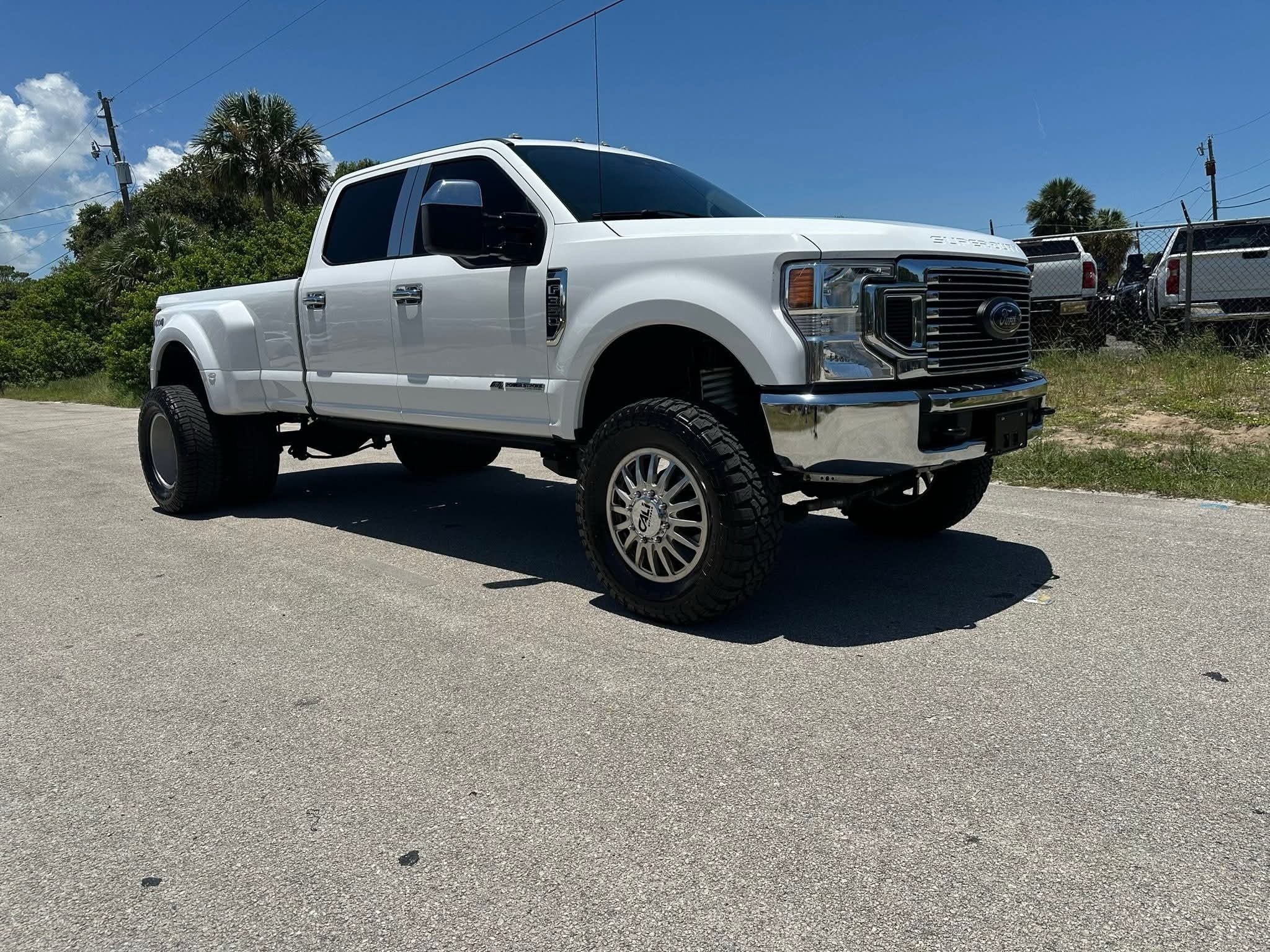 
								2022 Ford super duty F350 full									