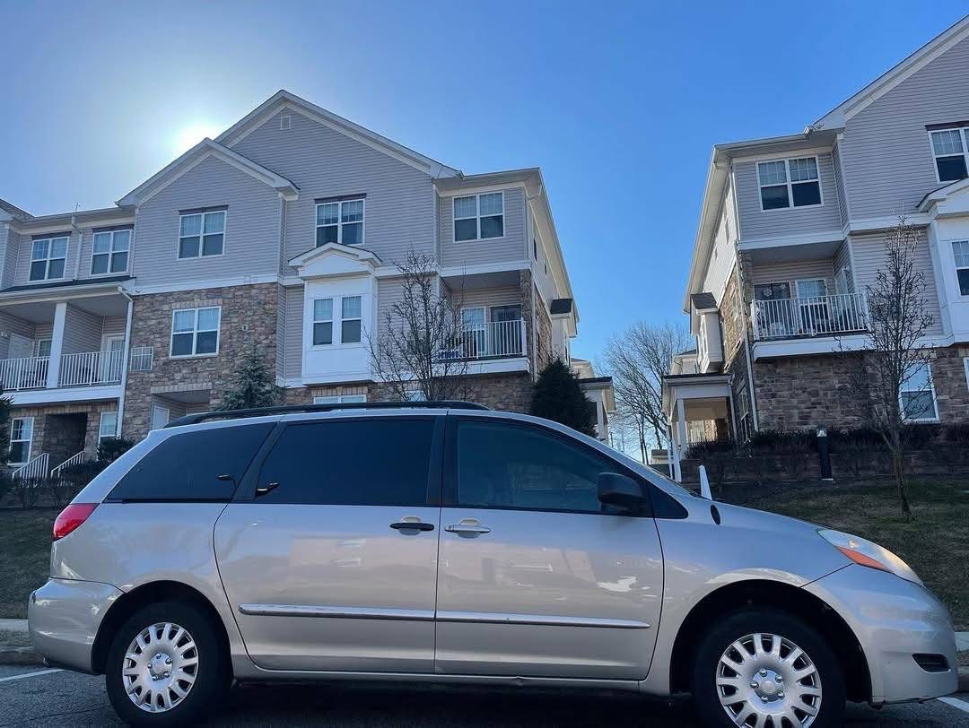
								2008 Toyota Sienna full									