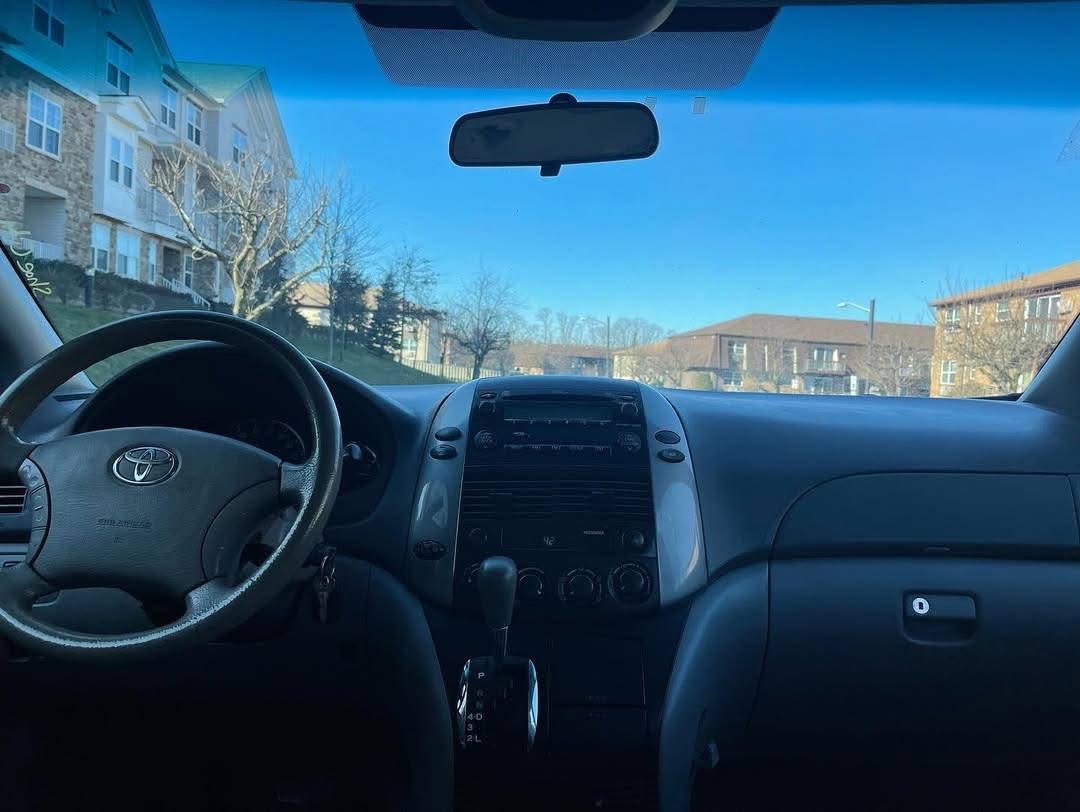 
								2008 Toyota Sienna full									