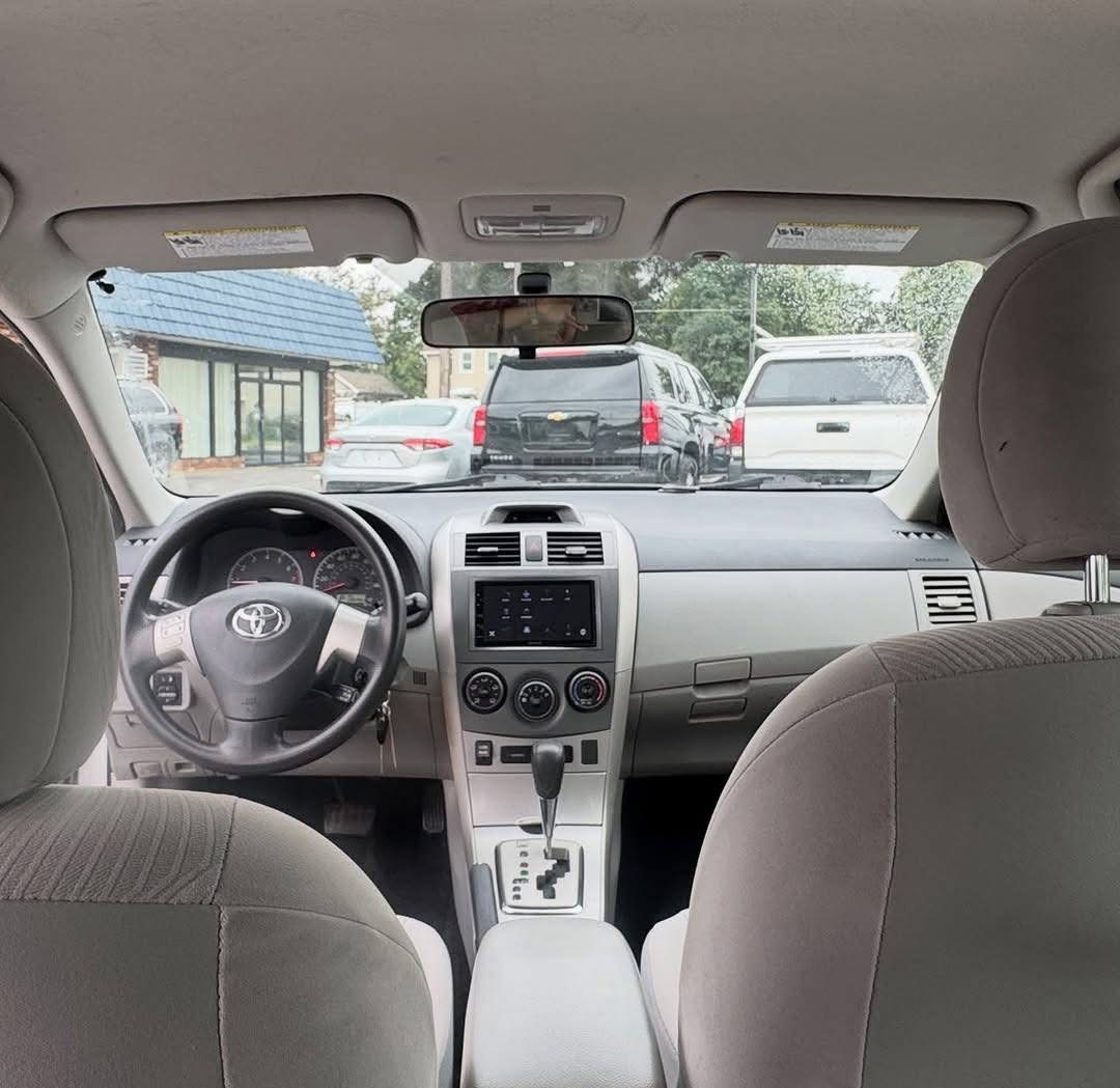 
								2012 Toyota Corolla LE full									