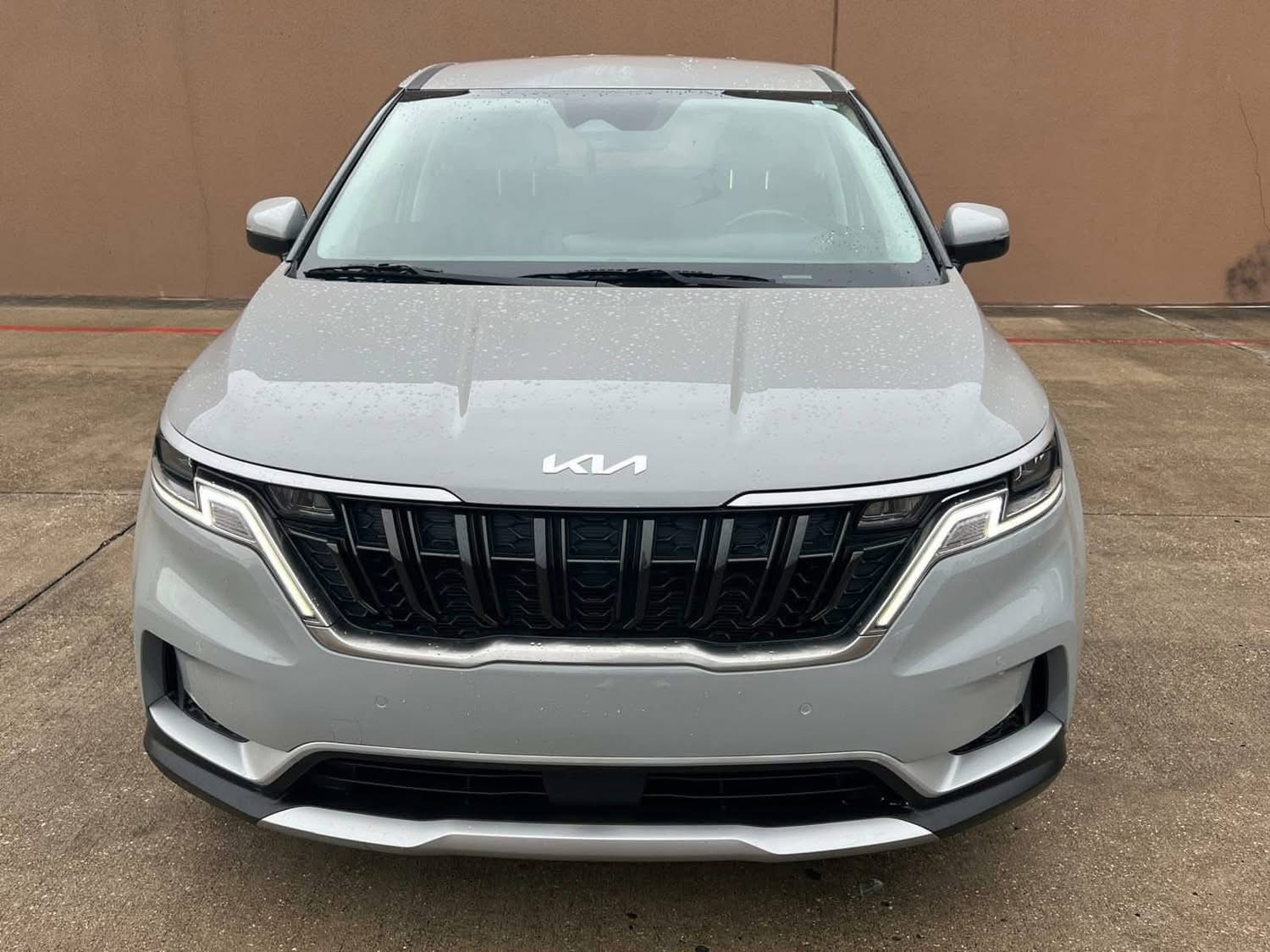 
								2024 Kia Carnival full									