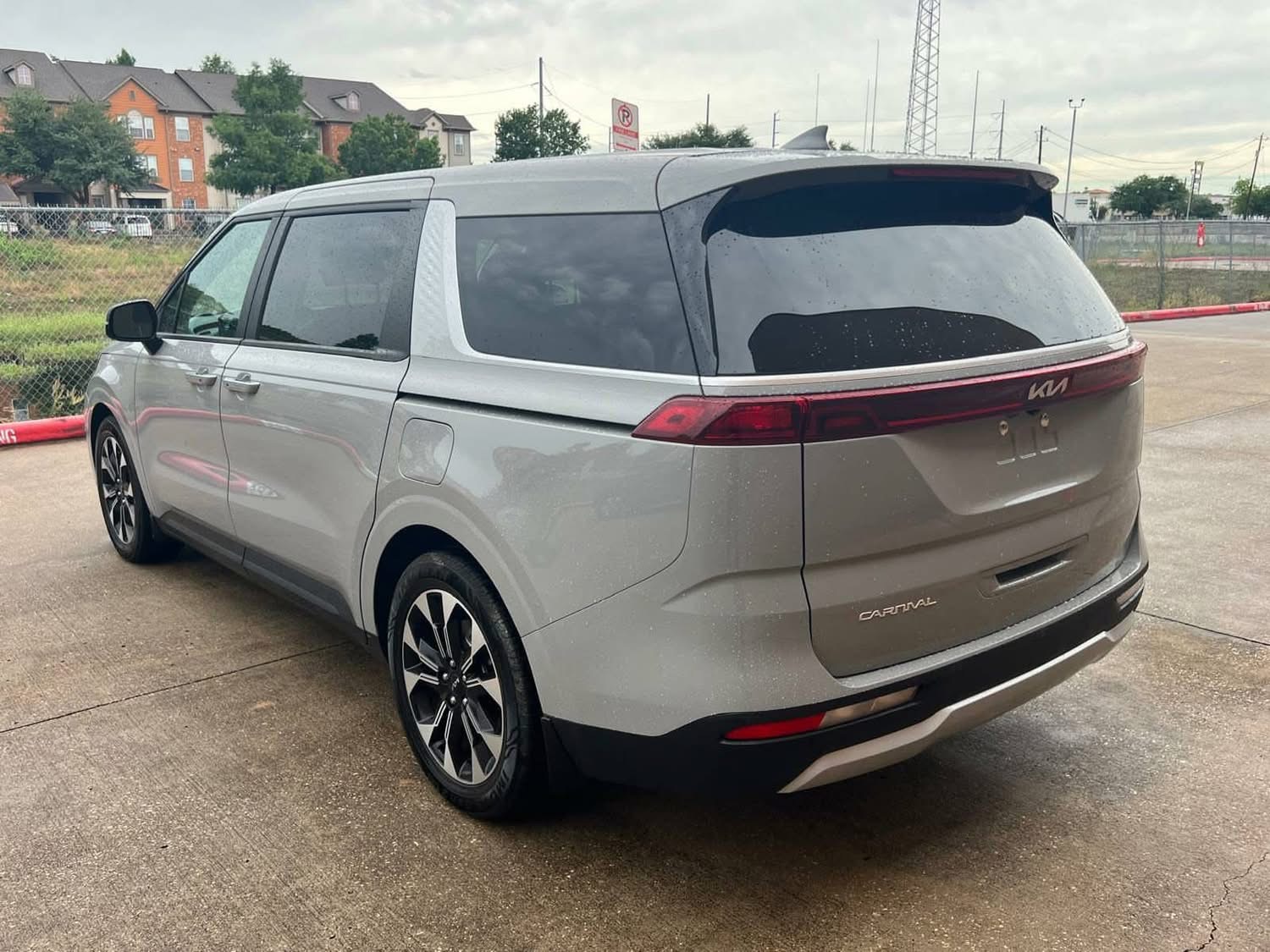 
								2024 Kia Carnival full									