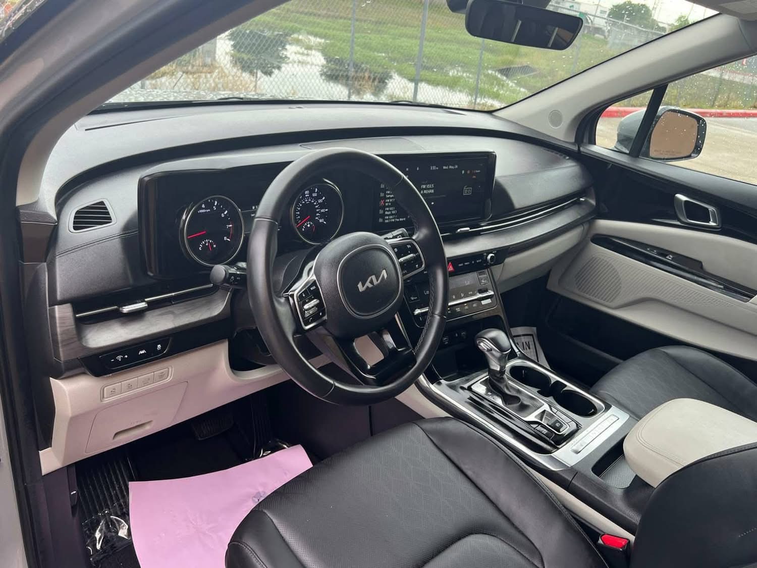 
								2024 Kia Carnival full									