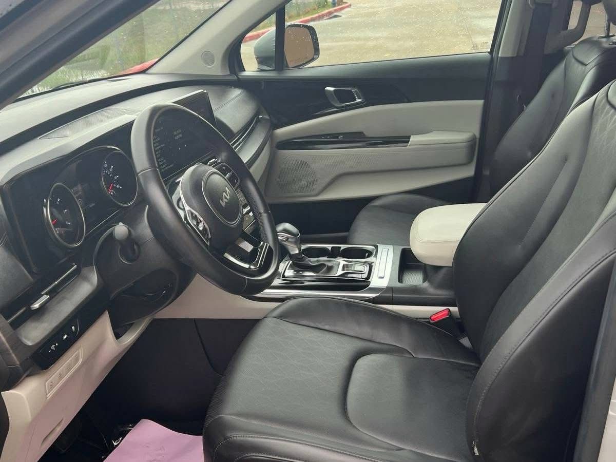 
								2024 Kia Carnival full									