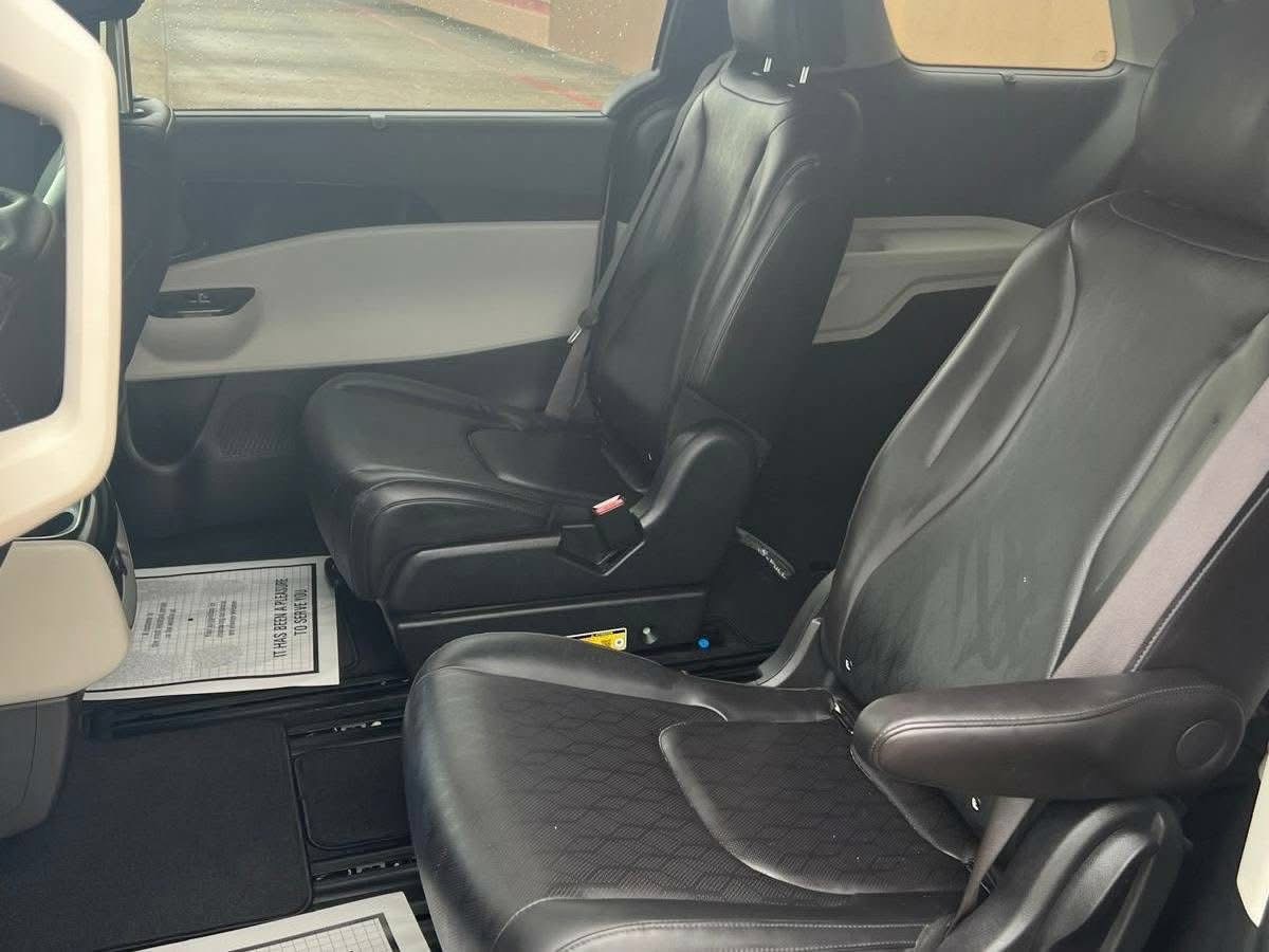 
								2024 Kia Carnival full									