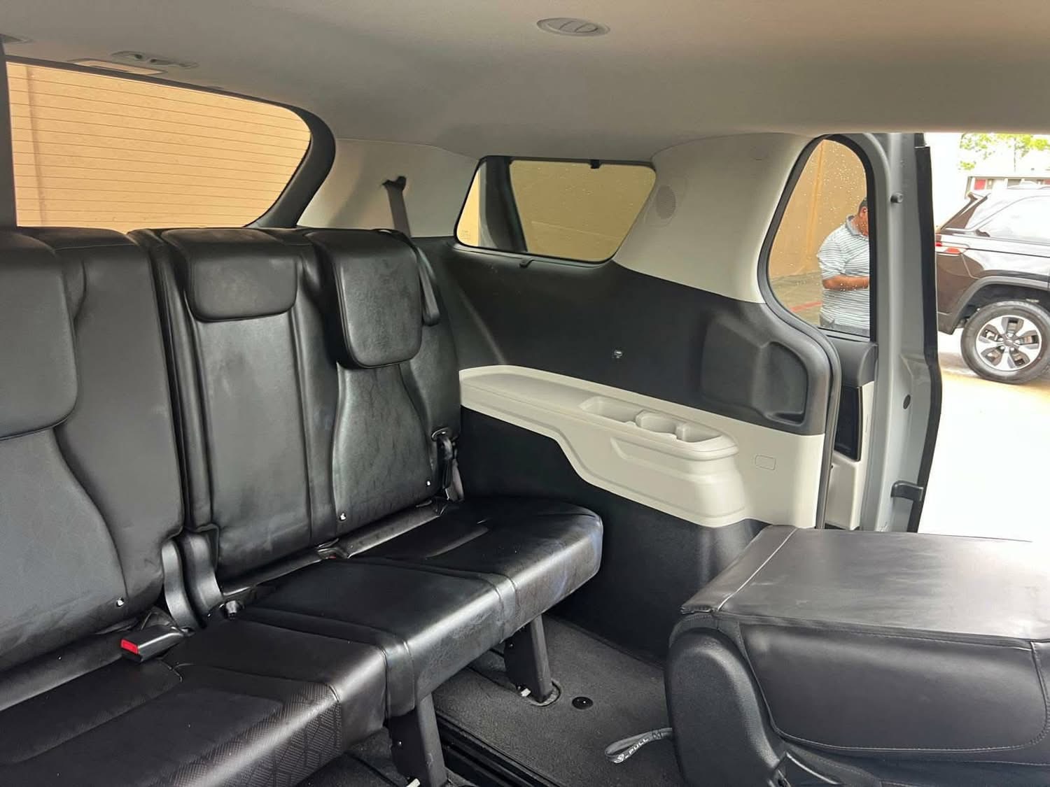 
								2024 Kia Carnival full									