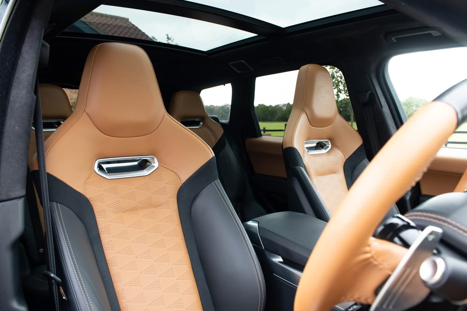 
								2020 Range Rover Sport SVR full									