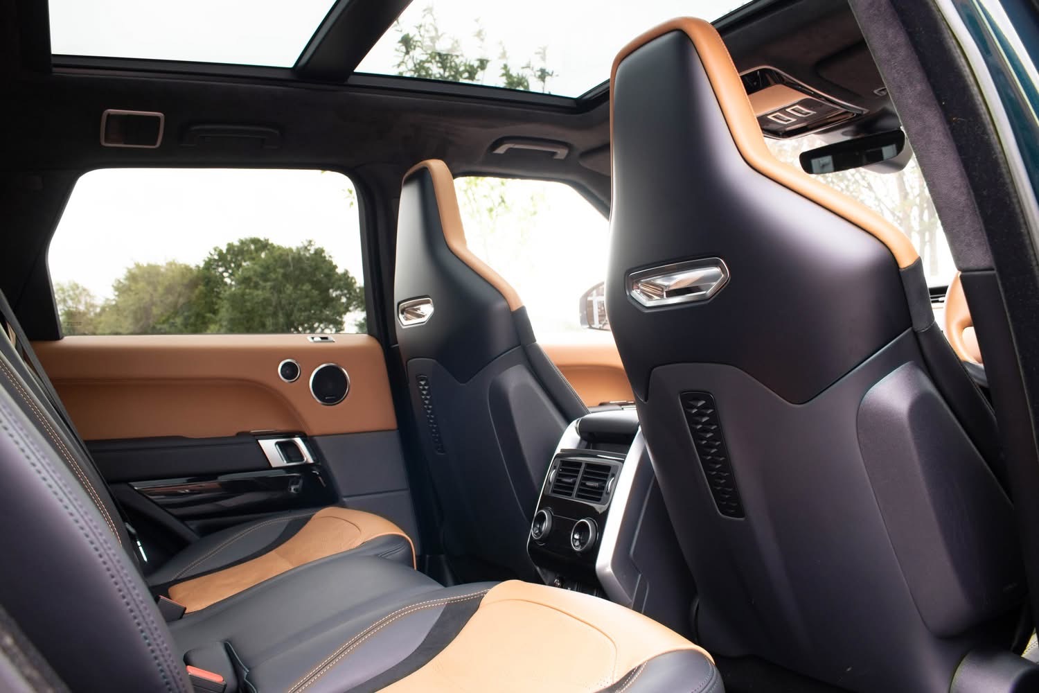 
								2020 Range Rover Sport SVR full									