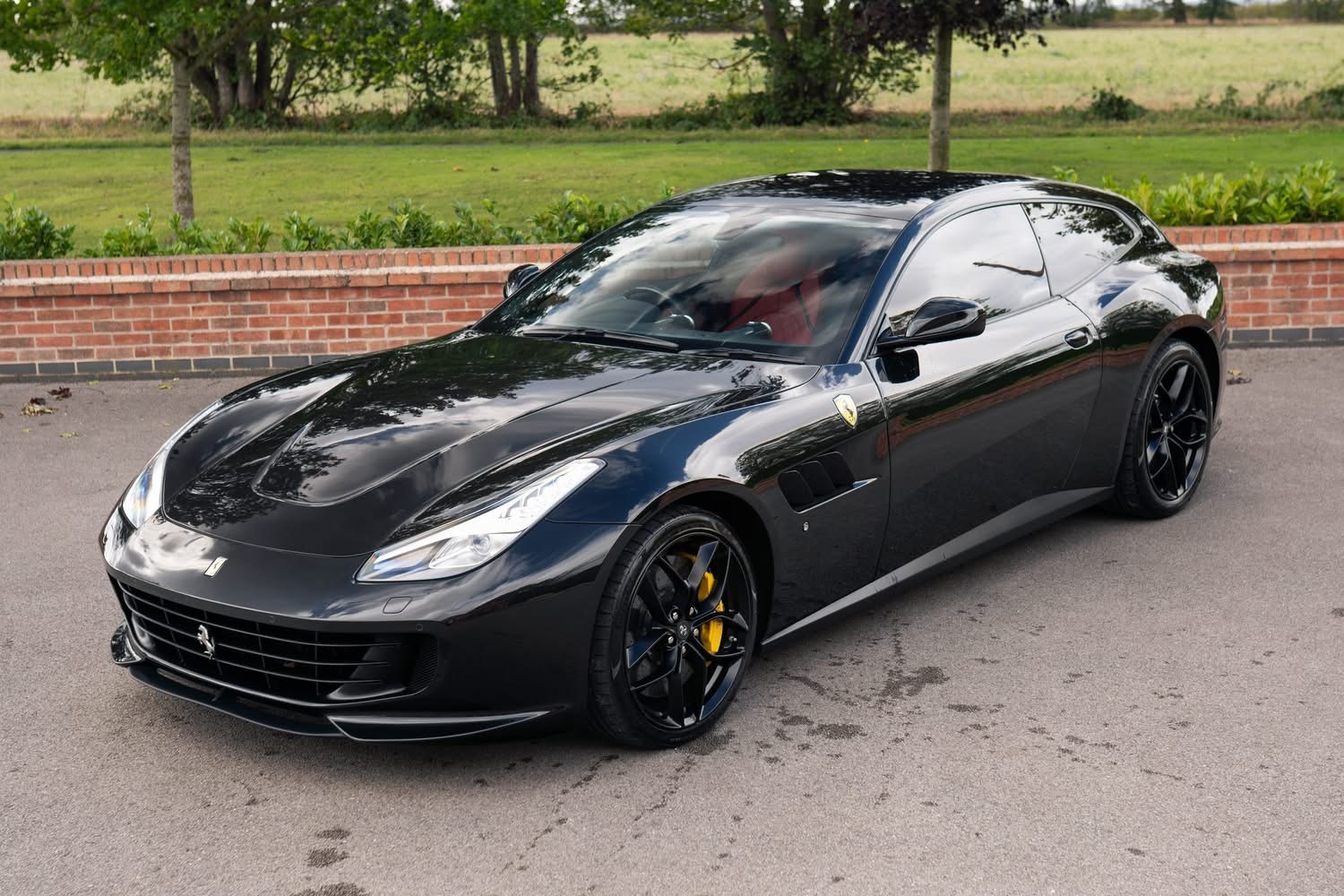 
								2018/68 Ferrari GTC4 Lusso T full									