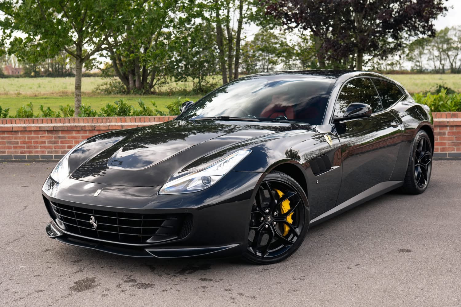 
								2018/68 Ferrari GTC4 Lusso T full									