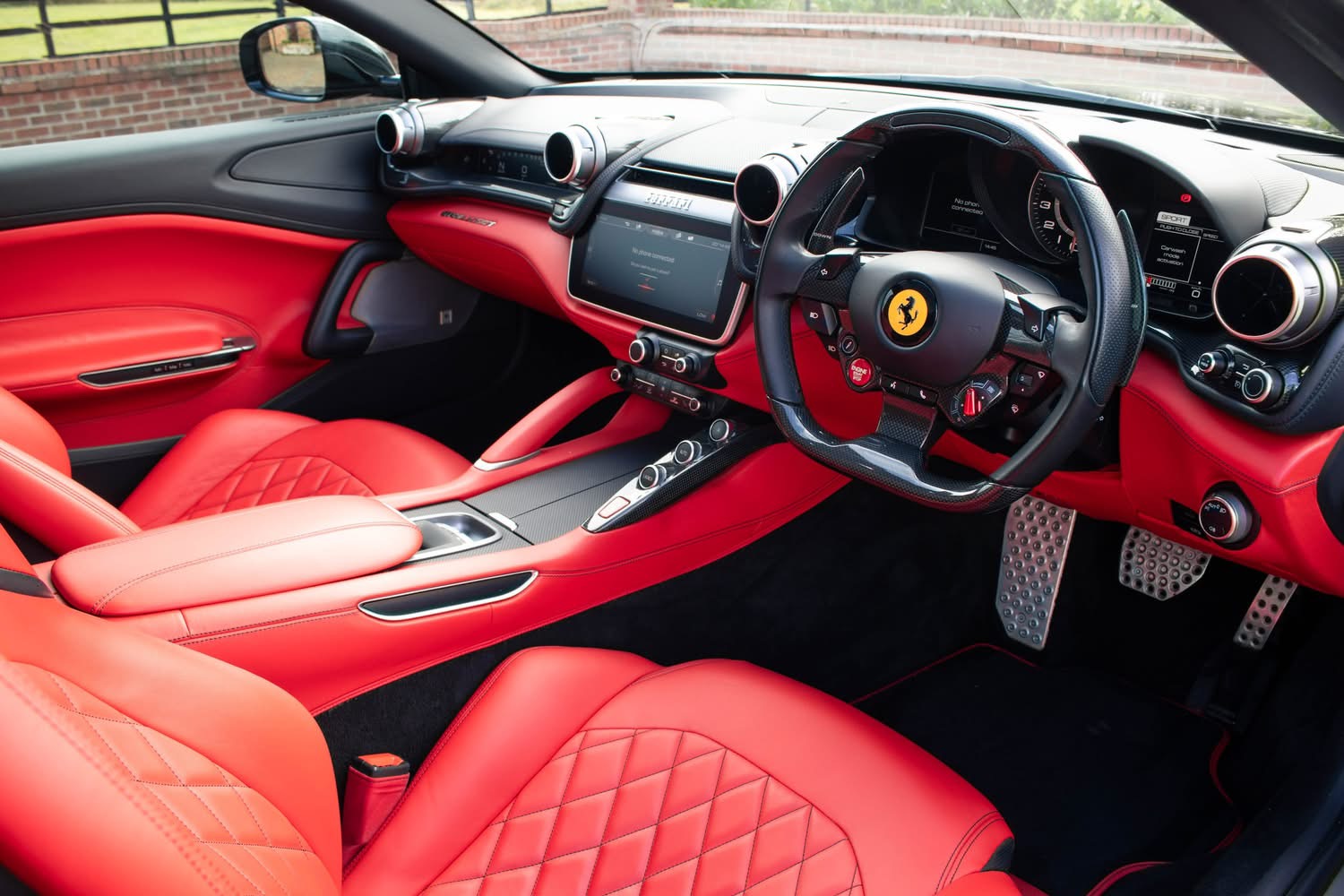 
								2018/68 Ferrari GTC4 Lusso T full									