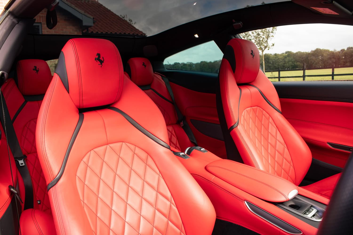 
								2018/68 Ferrari GTC4 Lusso T full									