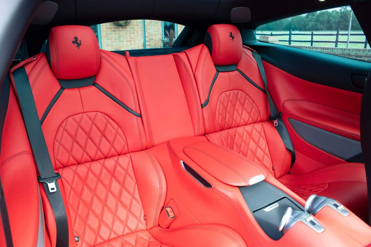 
								2018/68 Ferrari GTC4 Lusso T full									