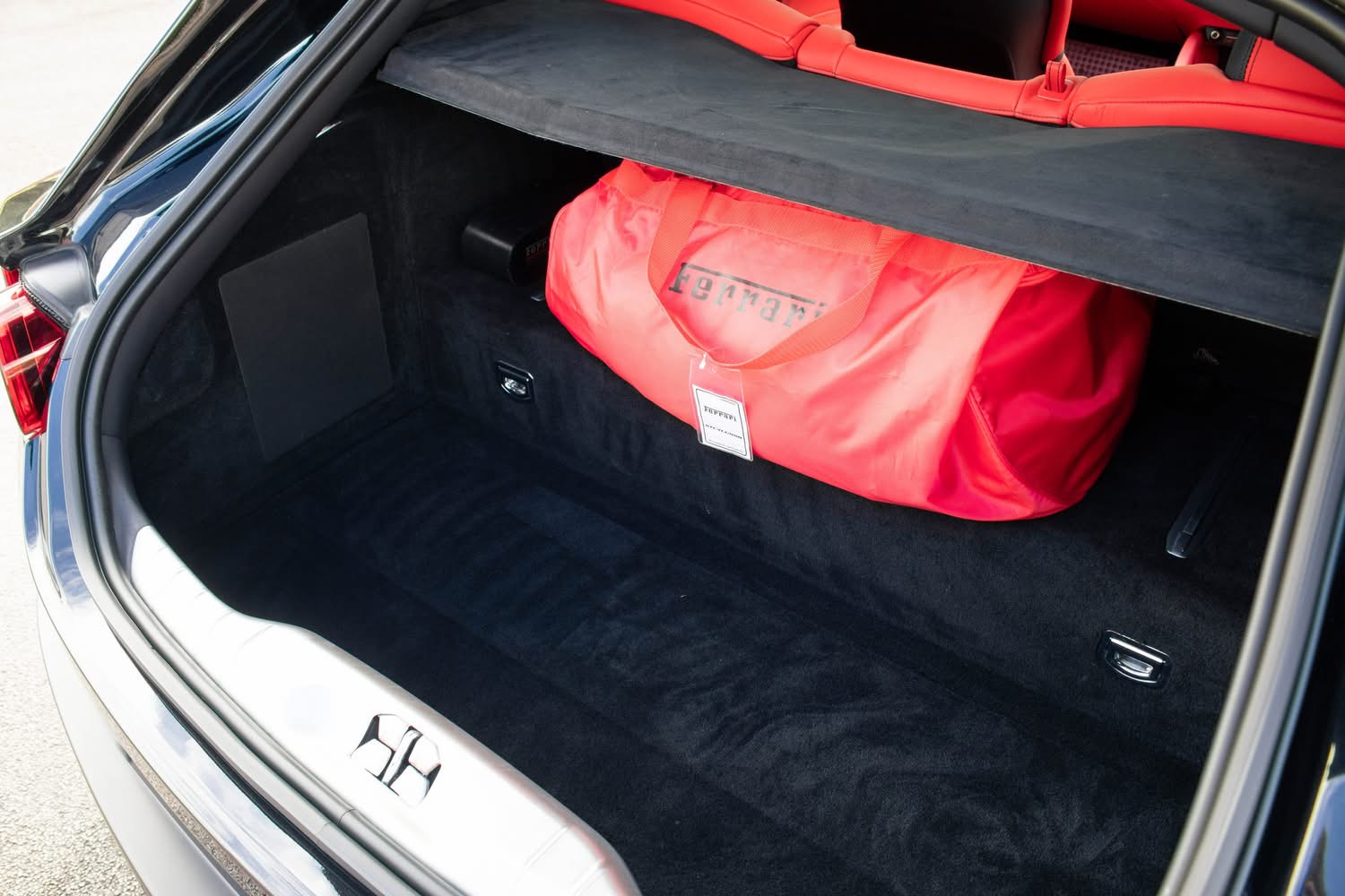 
								2018/68 Ferrari GTC4 Lusso T full									