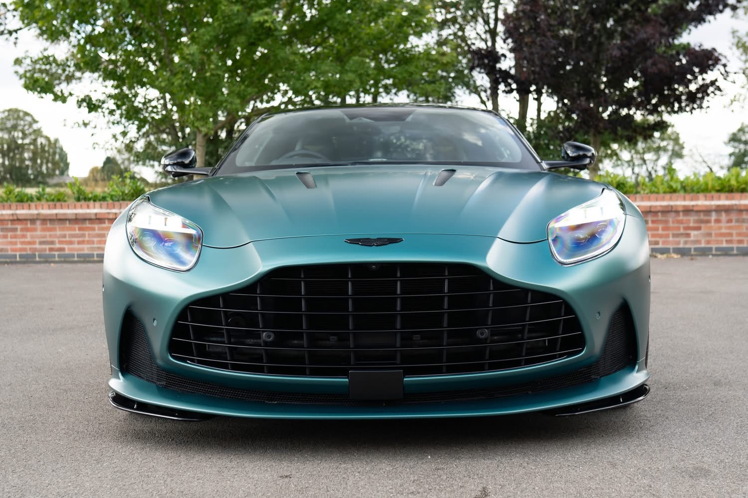 
								2024 Aston Martin DB12 V8 full									