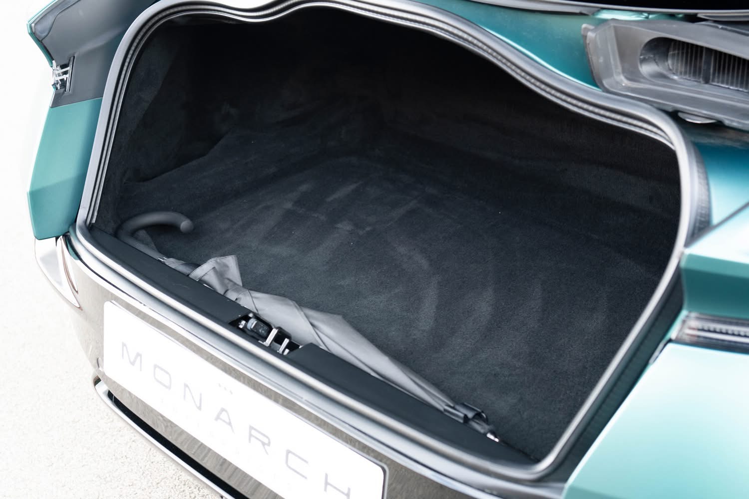 
								2024 Aston Martin DB12 V8 full									