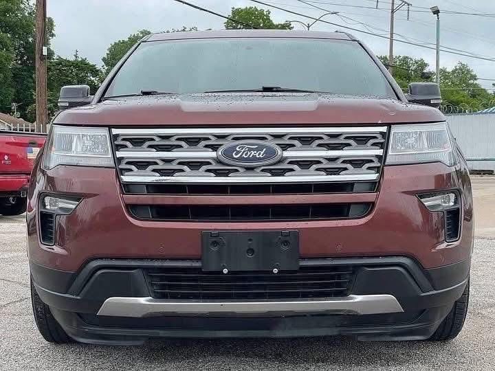 
								2018 Ford Explorer XLT full									