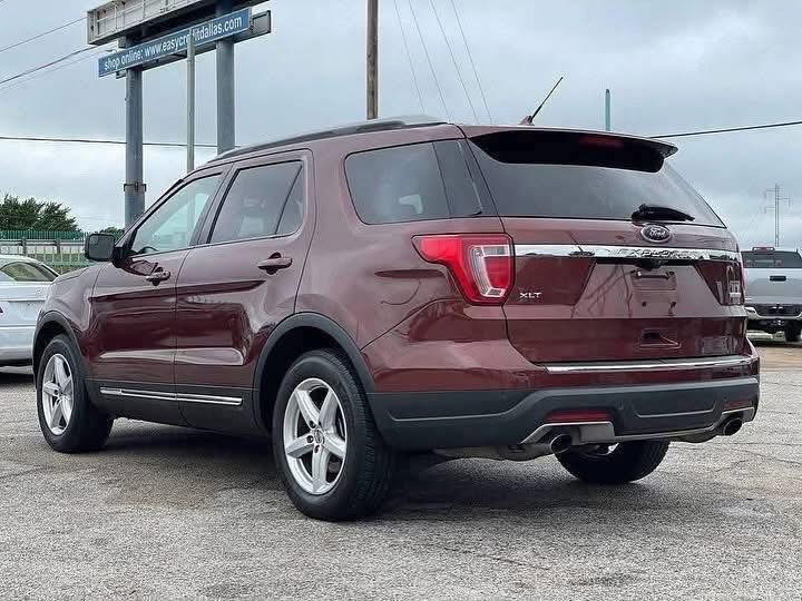 
								2018 Ford Explorer XLT full									
