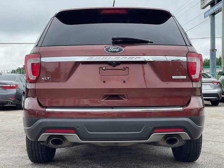 
								2018 Ford Explorer XLT full									