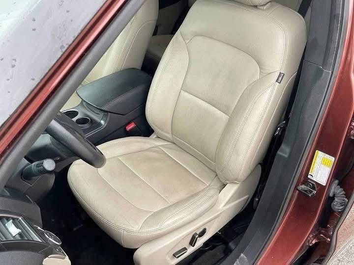 
								2018 Ford Explorer XLT full									