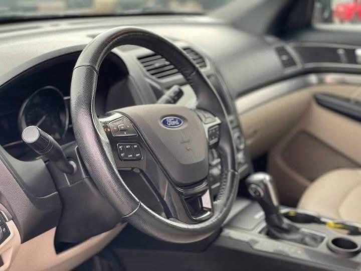 
								2018 Ford Explorer XLT full									