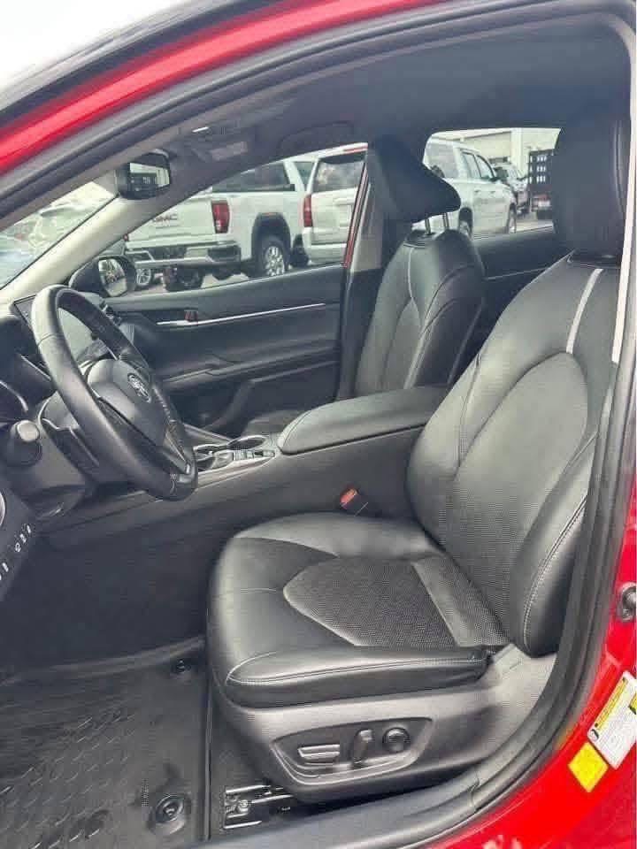 
								2021 Toyota Camry Hybrid XSE full									