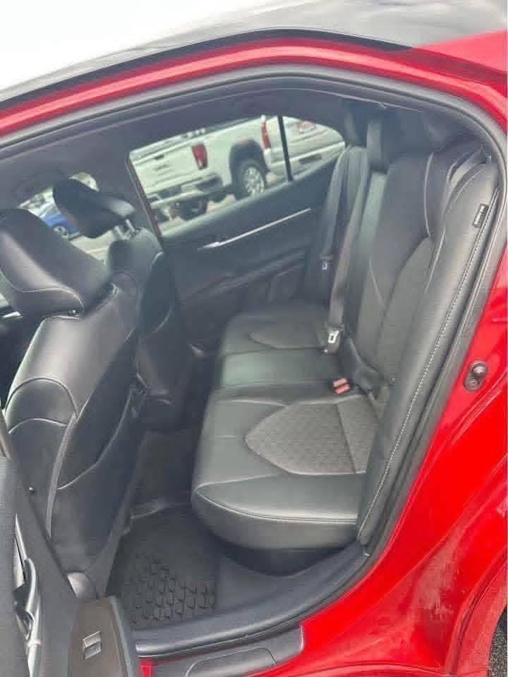 
								2021 Toyota Camry Hybrid XSE full									