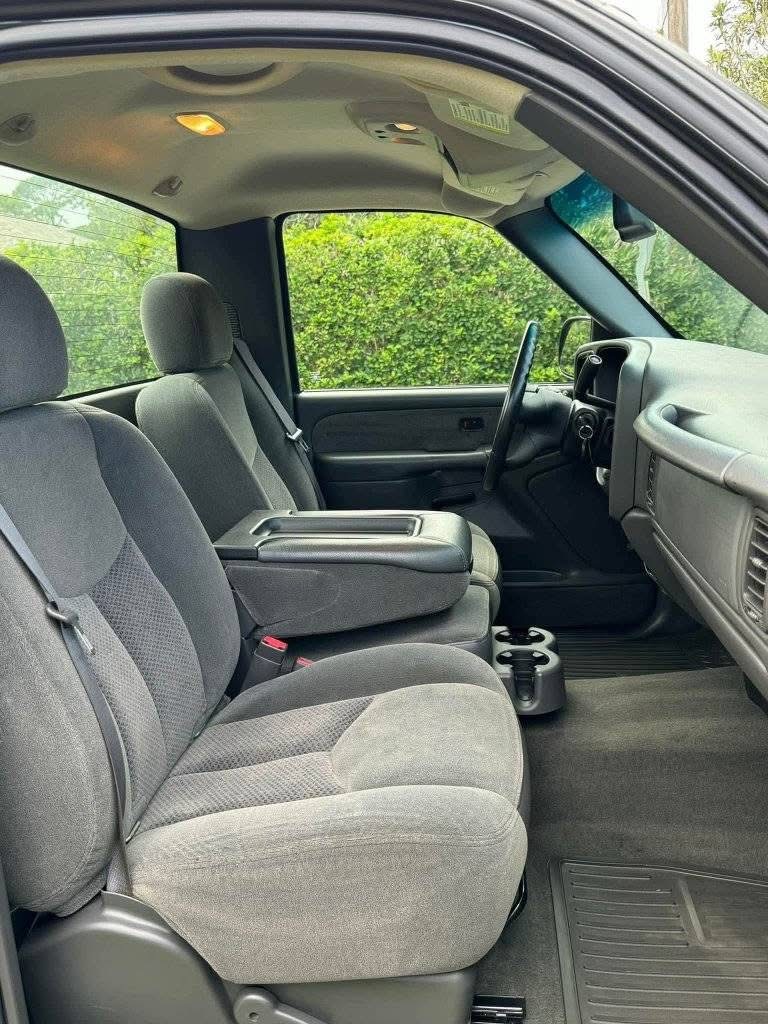 
								2003 Chevrolet Silverado 1500 full									