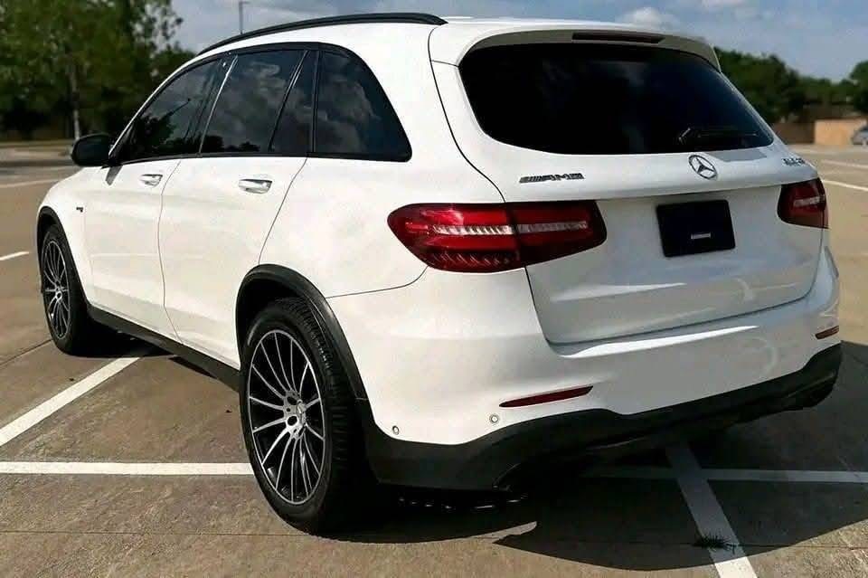 
								2018 Mercedes-AMG GLC 43 full									