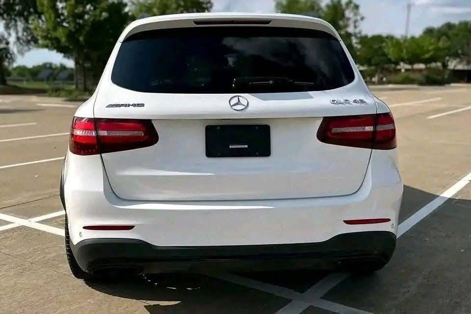 
								2018 Mercedes-AMG GLC 43 full									