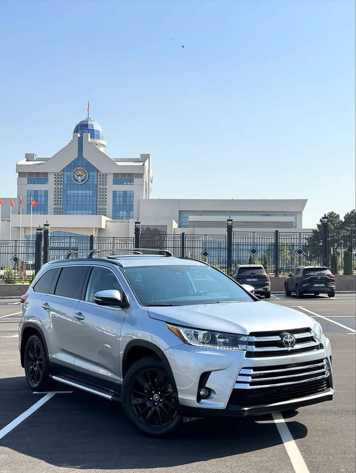 
								2018 Toyota Highlander full									