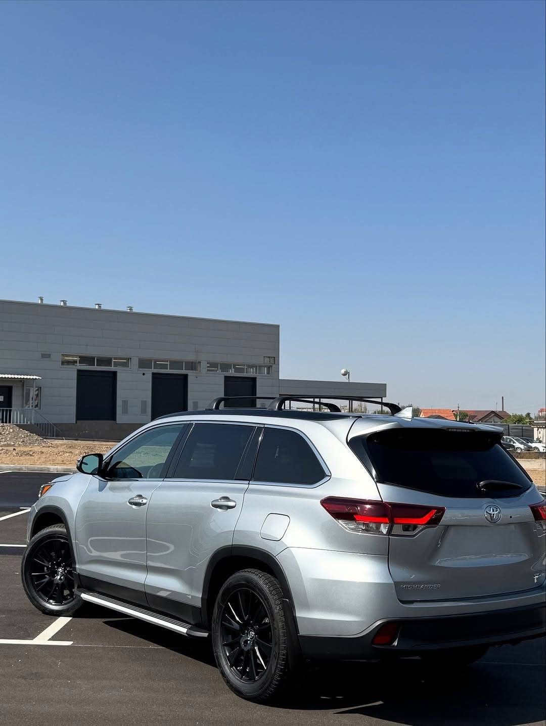 
								2018 Toyota Highlander full									