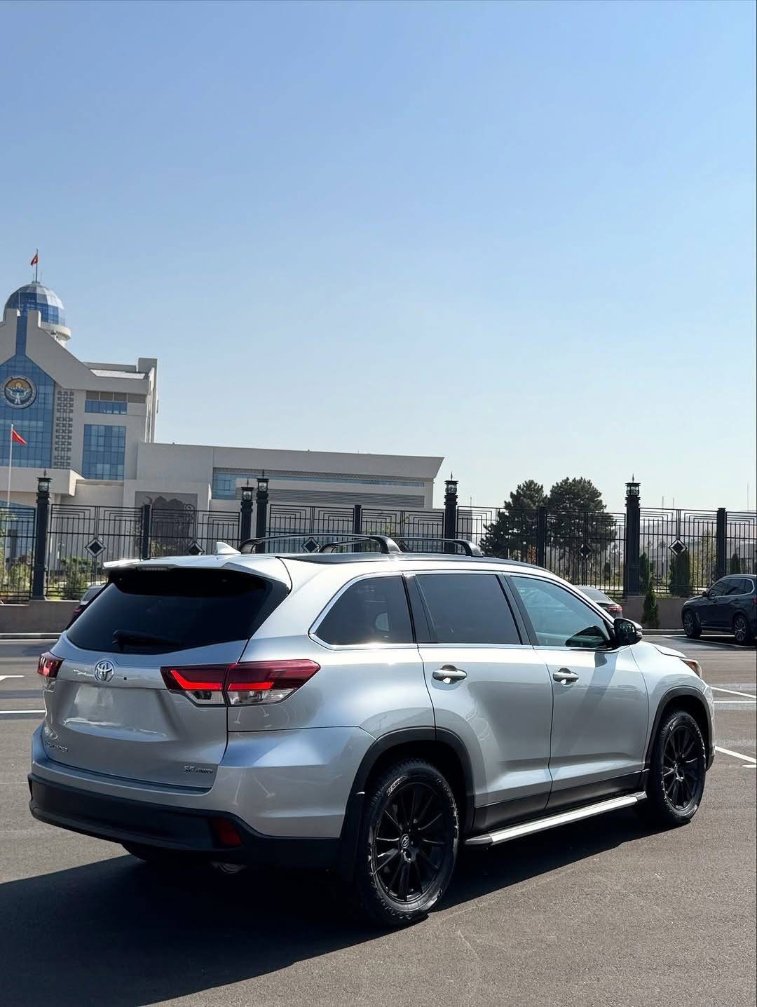 
								2018 Toyota Highlander full									