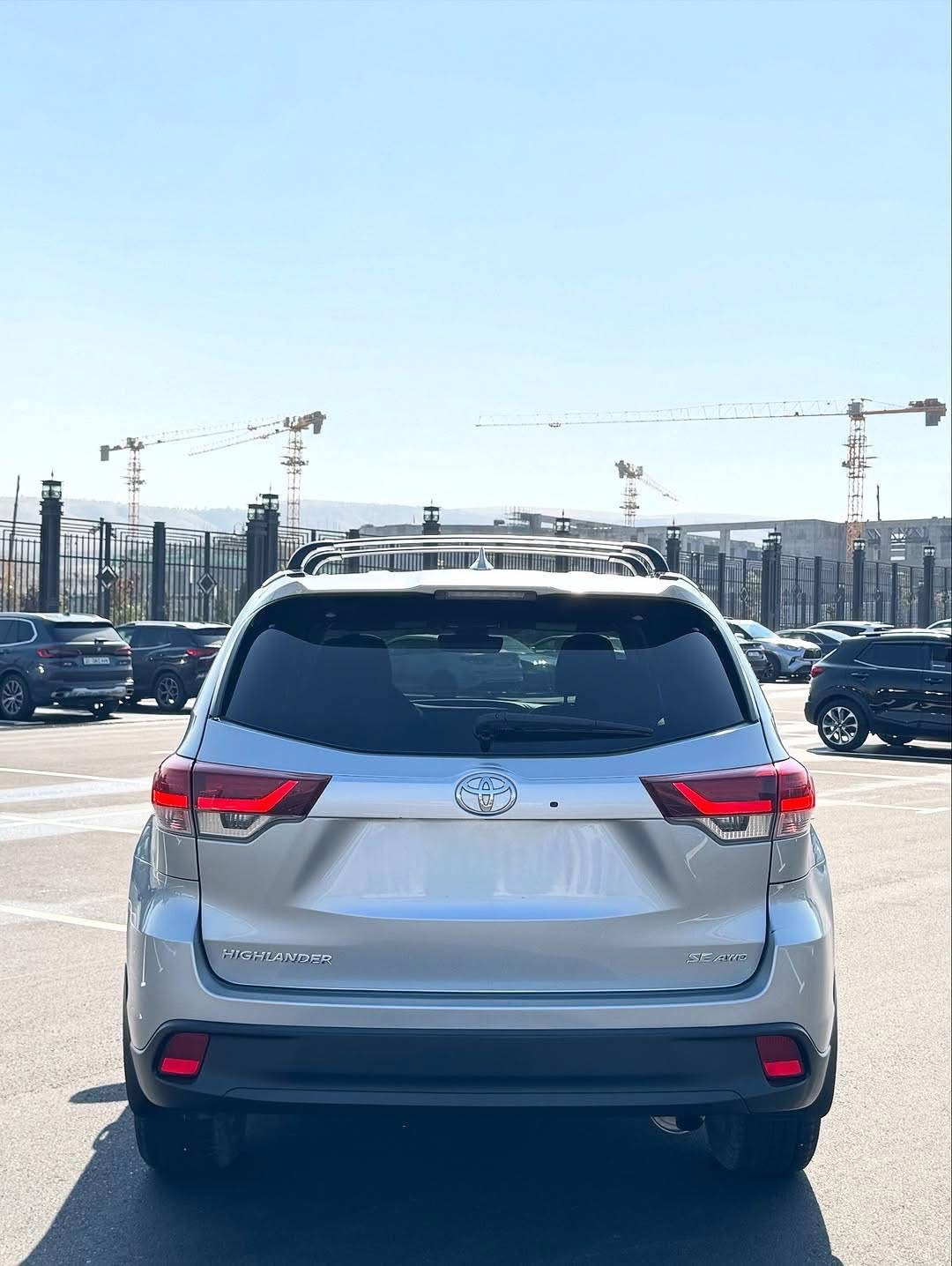 
								2018 Toyota Highlander full									